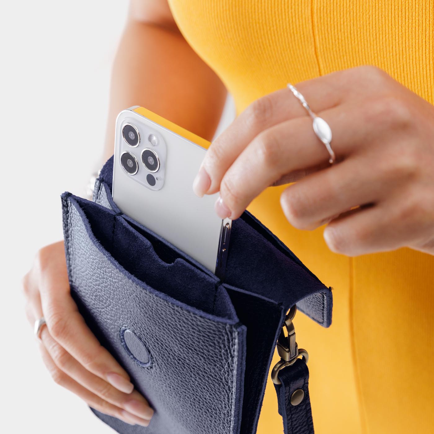 Portland Leather Goods Parker Phone Bag