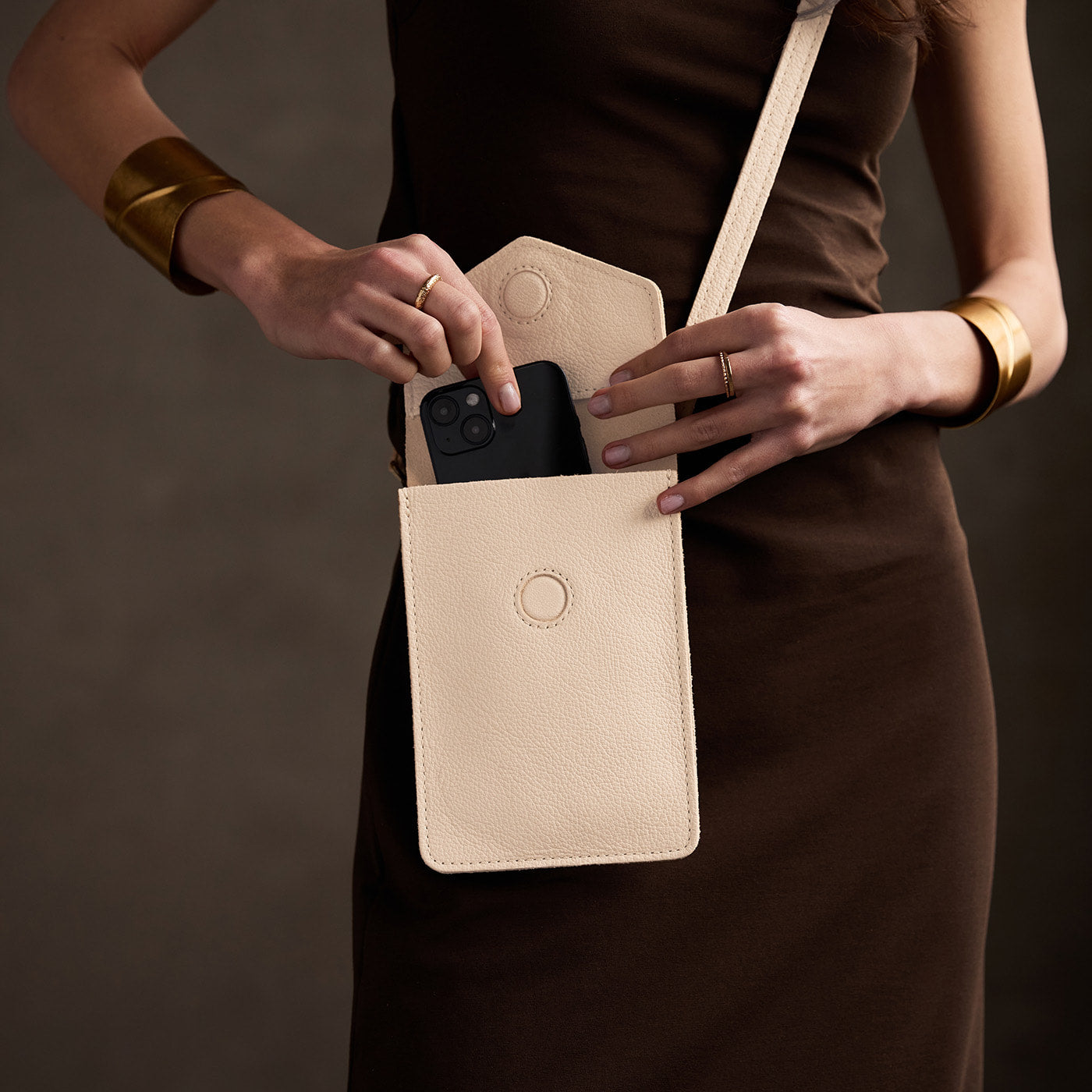Portland Leather Goods Parker Phone Bag